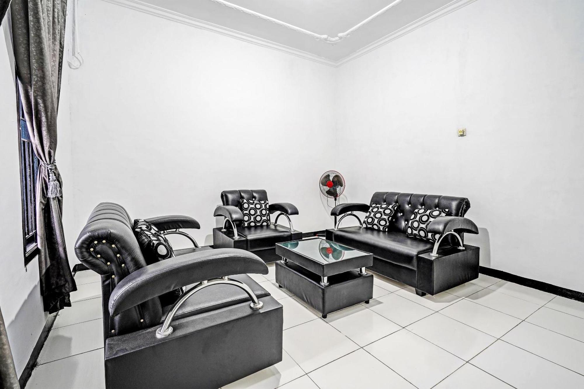 Pameungpeuk  Oyo 91334 Permata Papua Guest House מראה חיצוני תמונה